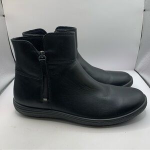 ECCO Women's Chase Ii Zip Hydromax Water Resistant Ankle Boot size EU39 US 8-8.5